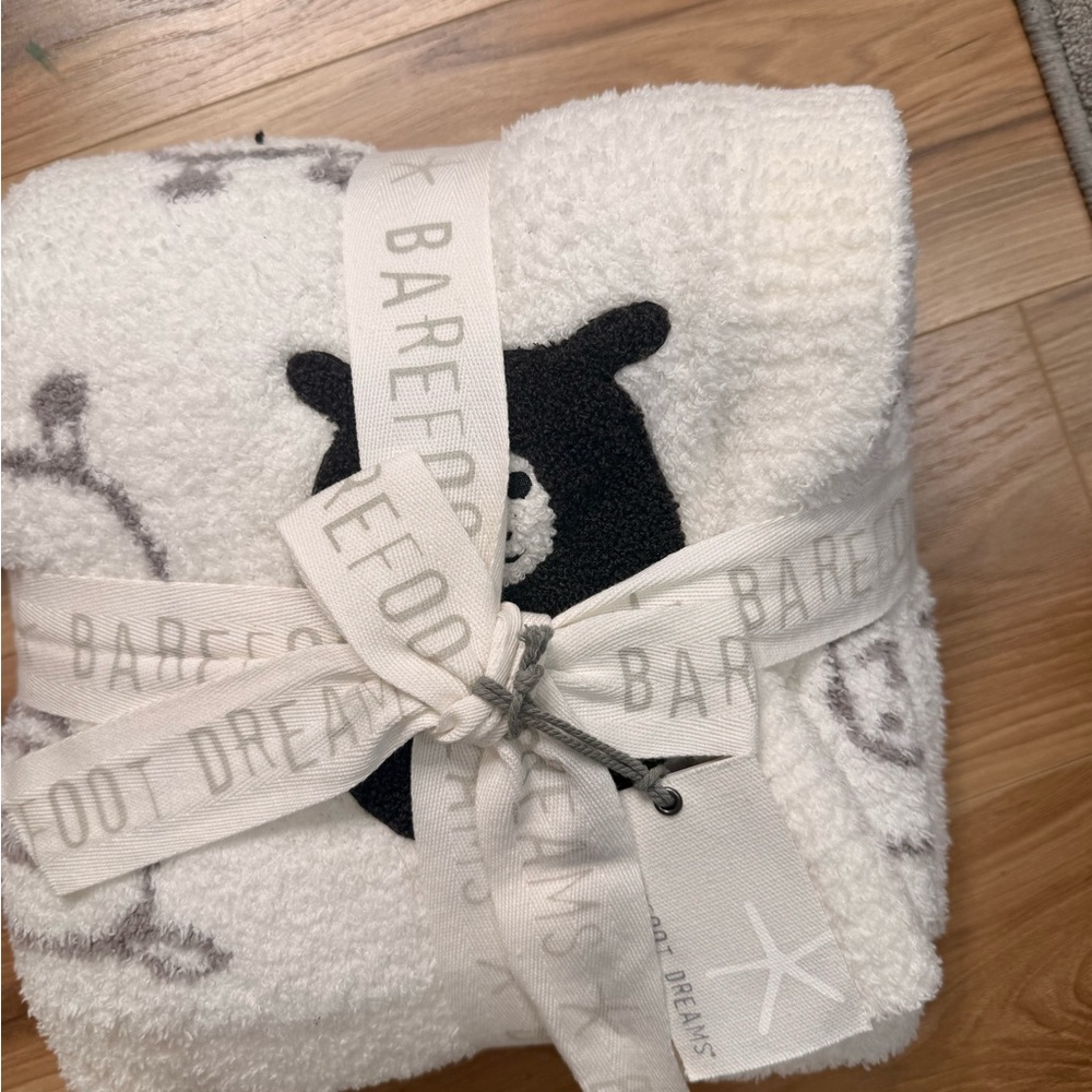 Barefoot Dreams black sheep, baby blanket
